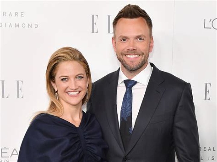 Who is Joel McHale’s wife, Sarah Williams?