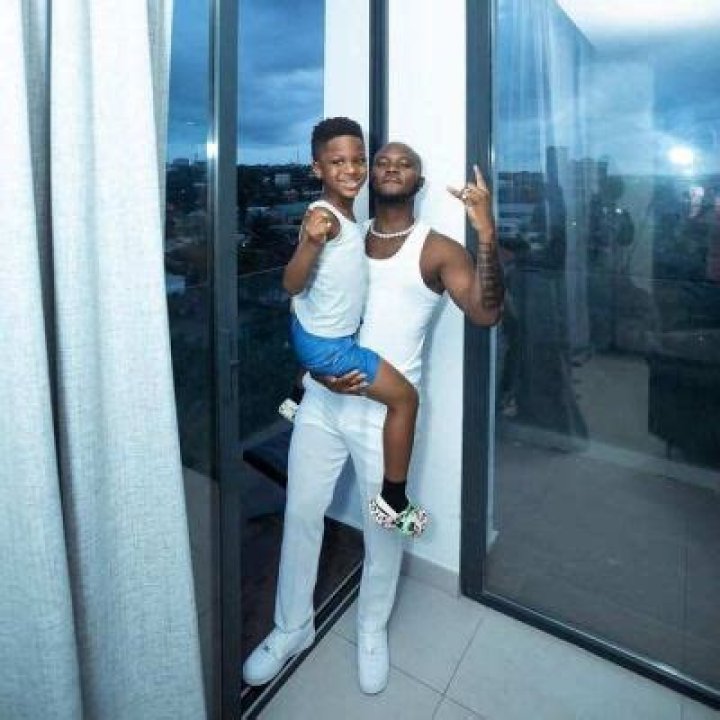 
Who Is King Promise Wife? Singer Children And Net Worth Details 