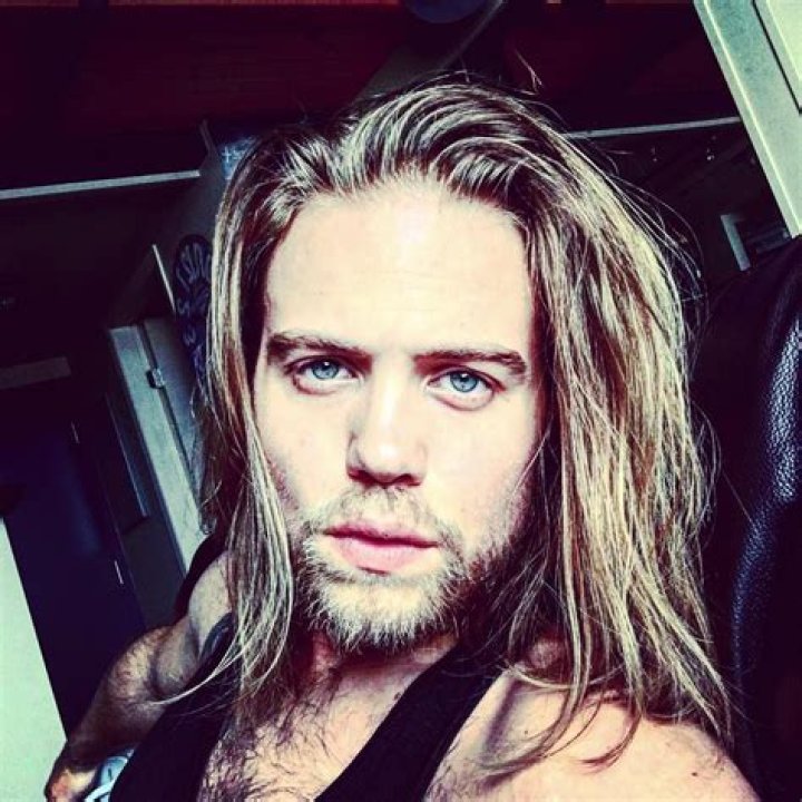 Who is Reilly Dolman from ‘Travelers’ TV Series? Biography