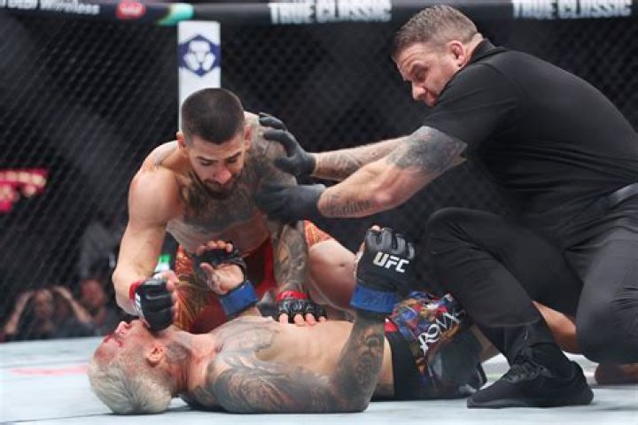 Who is Talita Roberta Pereira? Everything About Charles Oliveira’s Wife