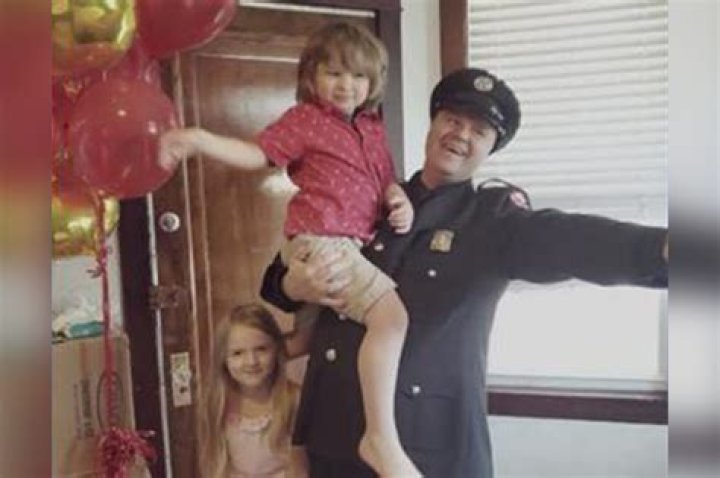 
Who is Walter Stewart? Chicago firefighter’s wife Summer Day-Stewart dies in house fire despite receiving CPR from husband 