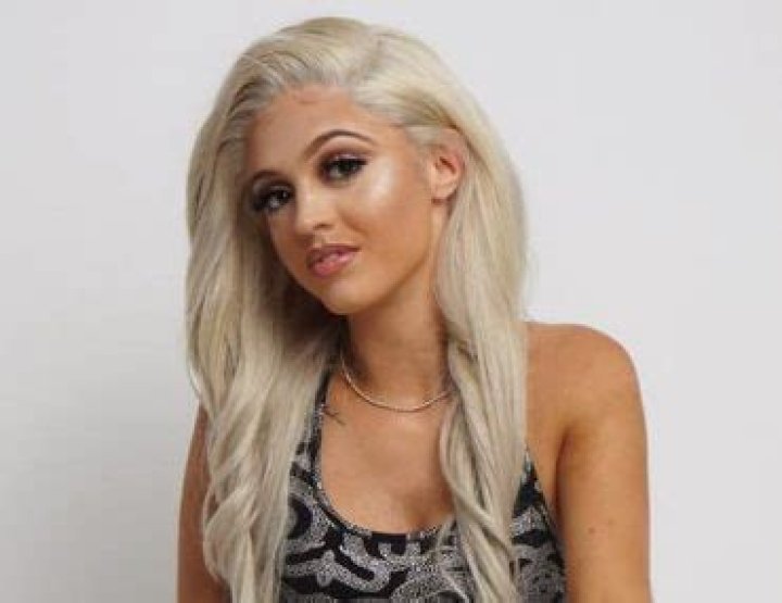 
Who is Woahhvicky? Her Wiki: Real Name, Age, Sister, Parents, Early Life, Net Worth, Boyfriend 