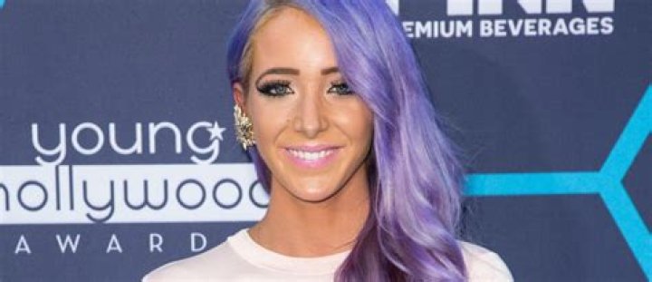 
Who is Youtuber Jenna Marbles? Her Wiki: Dog, Net Worth, Dating, House, Real Name, Engaged, Wedding, Measurements 