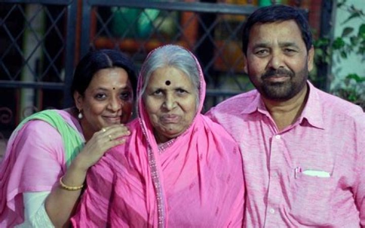 Who Was Sindhutai Sapkal Husband Shrihari Sapkal? Family Kids And Net Worth Before Death