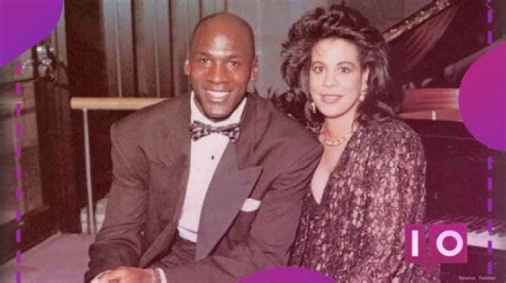 
Why Did Jordan Davis Parents Divorce? Single Mother – Age And Net Worth 
