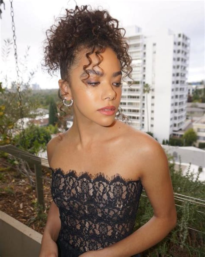 
Zoe Gentry Height, Weight, Net Worth, Age, Birthday, Wikipedia, Who, Nationality, Biography 