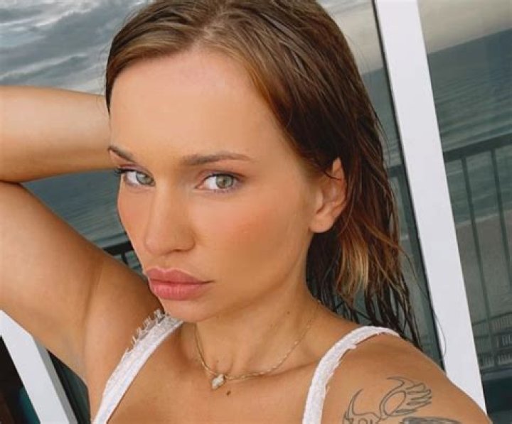 Zoie Burgher Height, Age, Boyfriend, Biography, Wiki, Net Worth